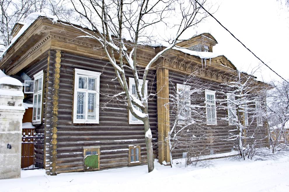 Cherepovets
Russia. Vologda Region. Cherepovetskii District
Vinogradov house (1897)
2009-08-09
© Photographs by William Brumfield