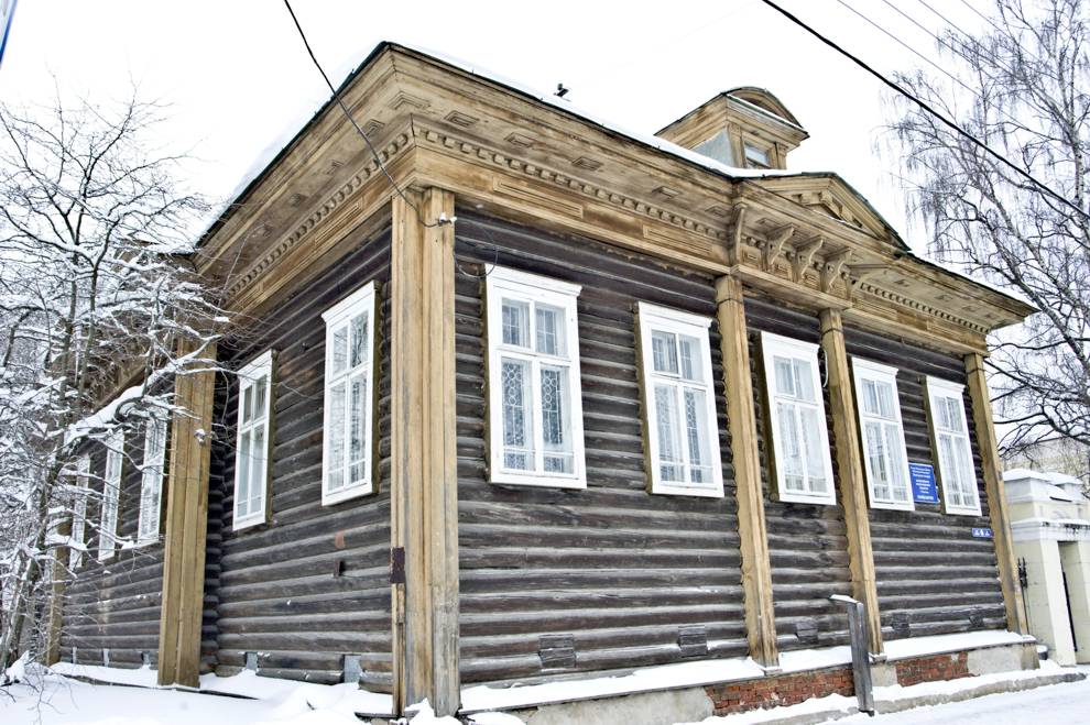 Cherepovets
Russia. Vologda Region. Cherepovetskii District
Vinogradov house (1897)
2009-08-09
© Photographs by William Brumfield