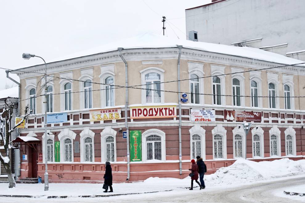 Cherepovets
Russia. Vologda Region. Cherepovetskii District
Brick building (1847)
2010-01-01
© Photographs by William Brumfield