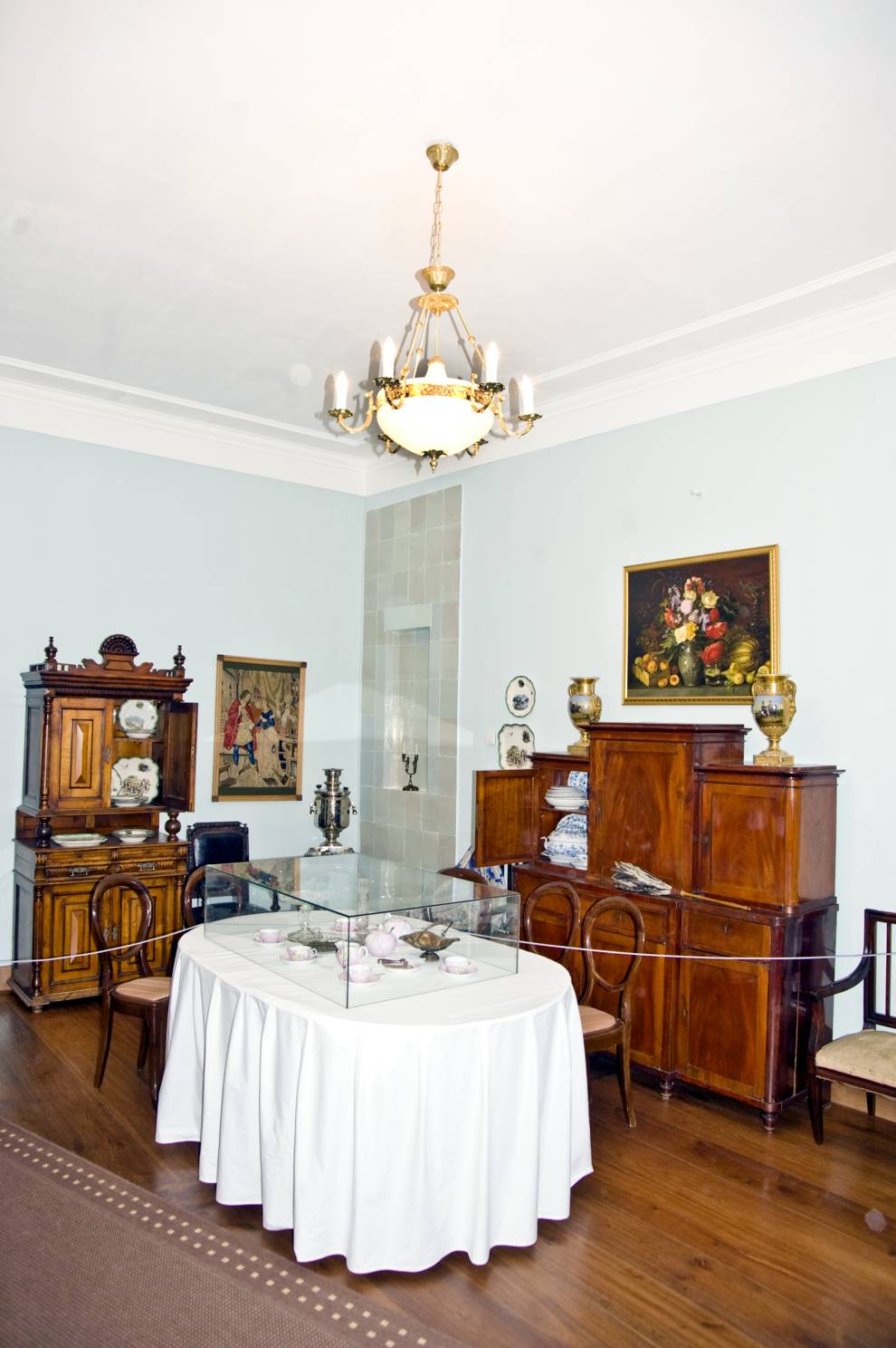 Cherepovets
Russia. Vologda Region. Cherepovetskii District
Gal`skoi estate
Main house
Interior. Main floor, tea room
2010-01-02
© Photographs by William Brumfield