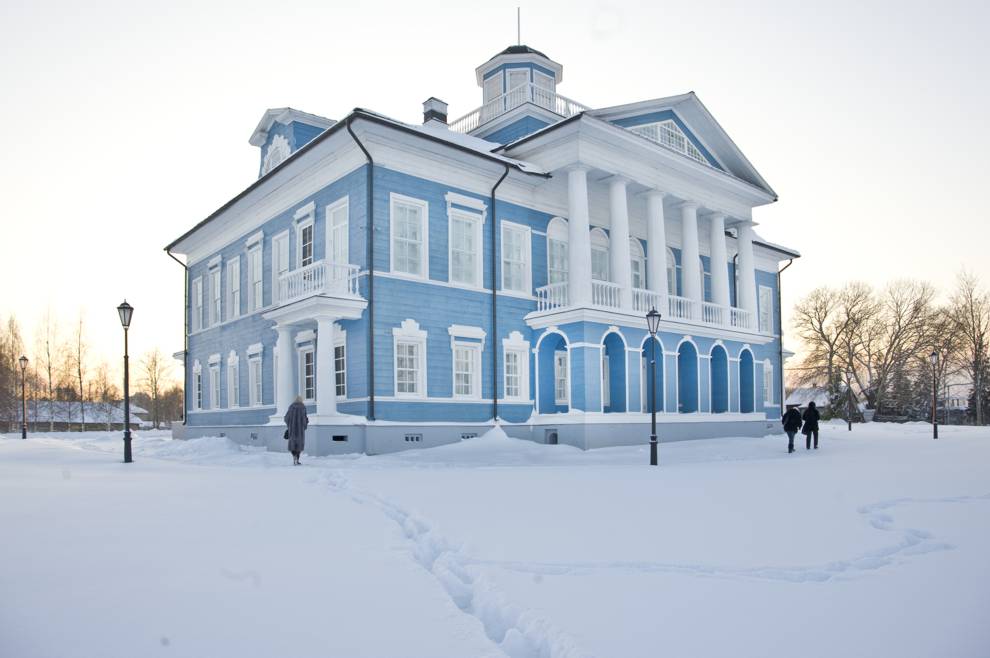 Cherepovets
Russia. Vologda Region. Cherepovetskii District
Gal`skoi estate
Main house
River facade
2010-01-02
© Photographs by William Brumfield