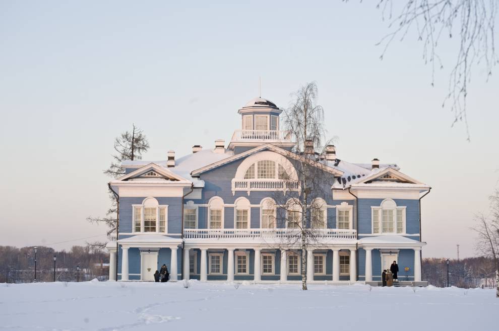 Cherepovets
Russia. Vologda Region. Cherepovetskii District
Gal`skoi estate
Main house
Courtyard facade
2010-01-02
© Photographs by William Brumfield