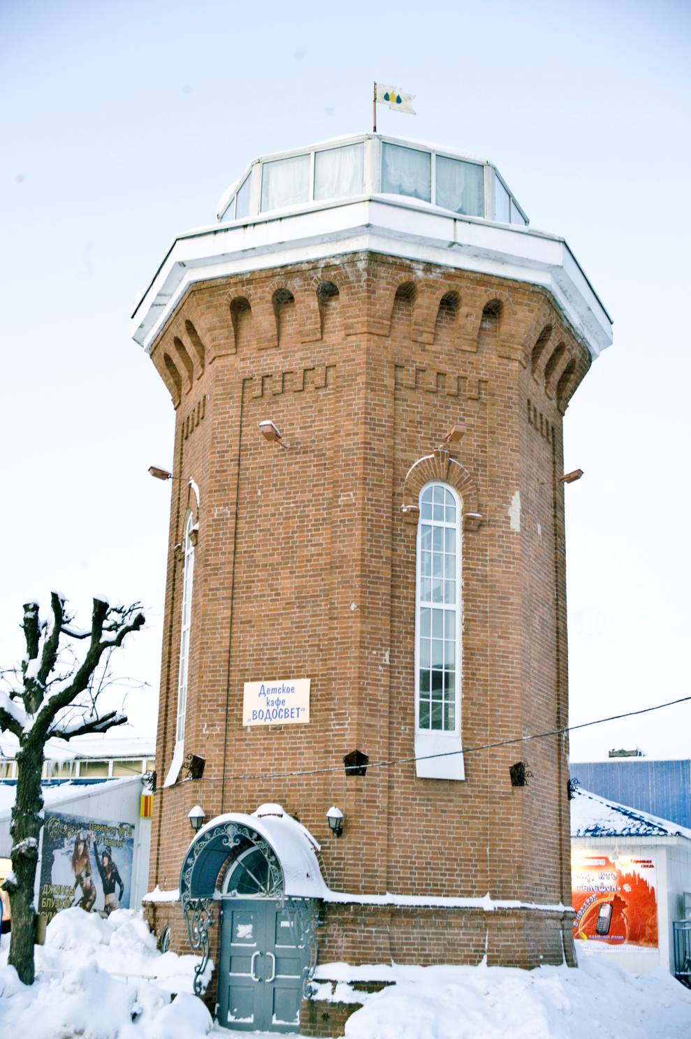 Cherepovets
Russia. Vologda Region. Cherepovetskii District
Brick water tower
2010-01-02
© Photographs by William Brumfield