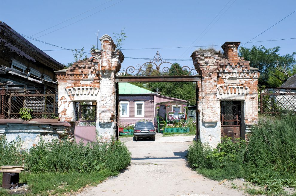 Kaluga
Russia. Kaluga Region
Wooden house
Courtyard gate
2010-07-15
© Photographs by William Brumfield