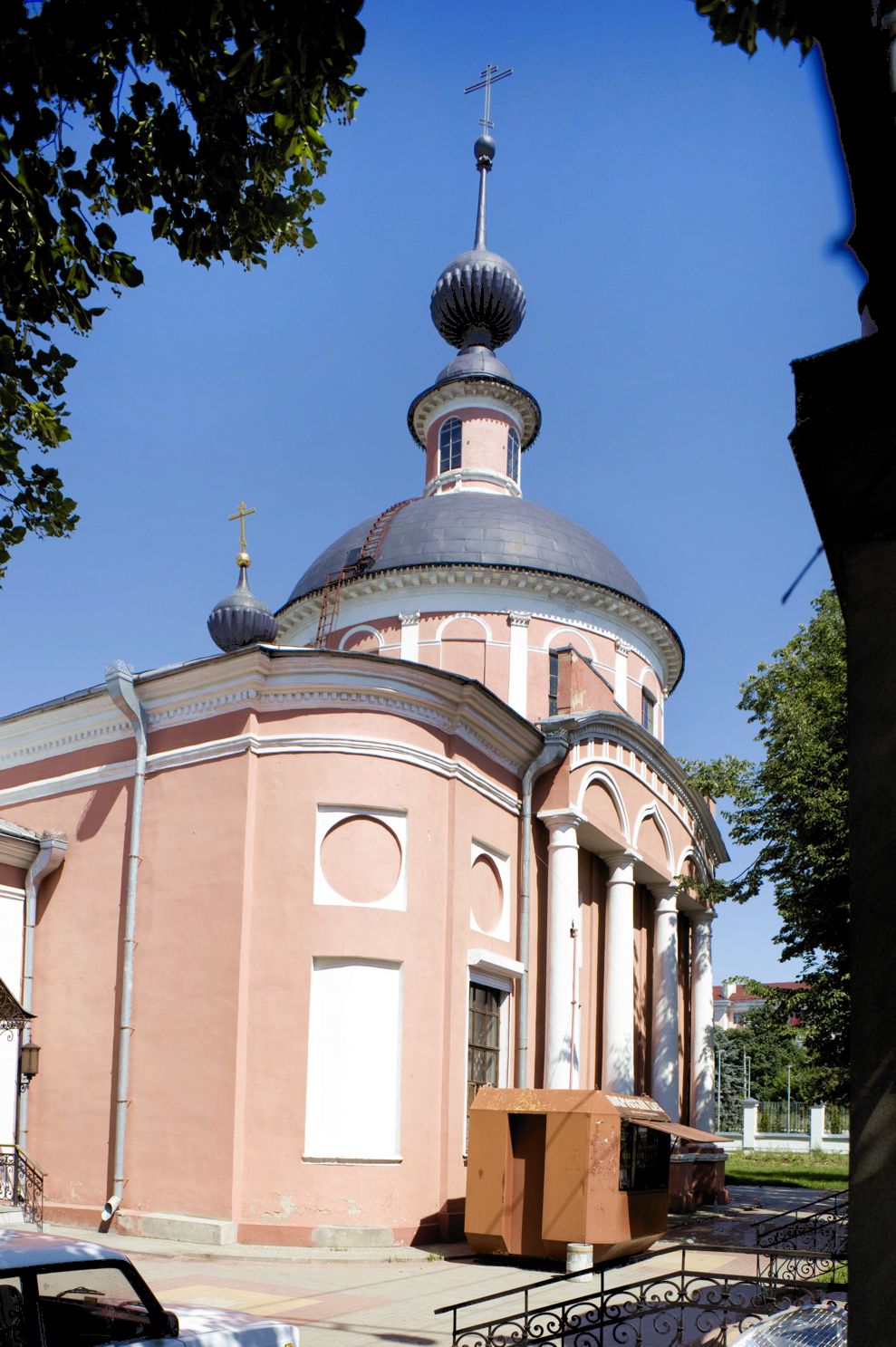 Kaluga
Russia. Kaluga Region
Church of the women bearing myrrhKeerov Street 21
2010-07-15
© Photographs by William Brumfield