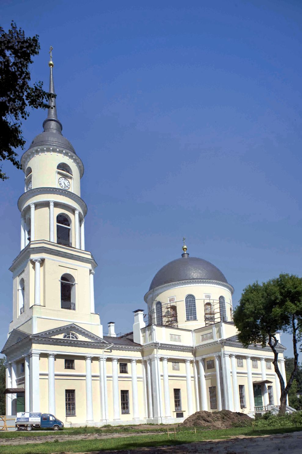 Kaluga
Russia. Kaluga Region
Cathedral of the TrinityStaryi Torg square
2010-07-15
© Photographs by William Brumfield