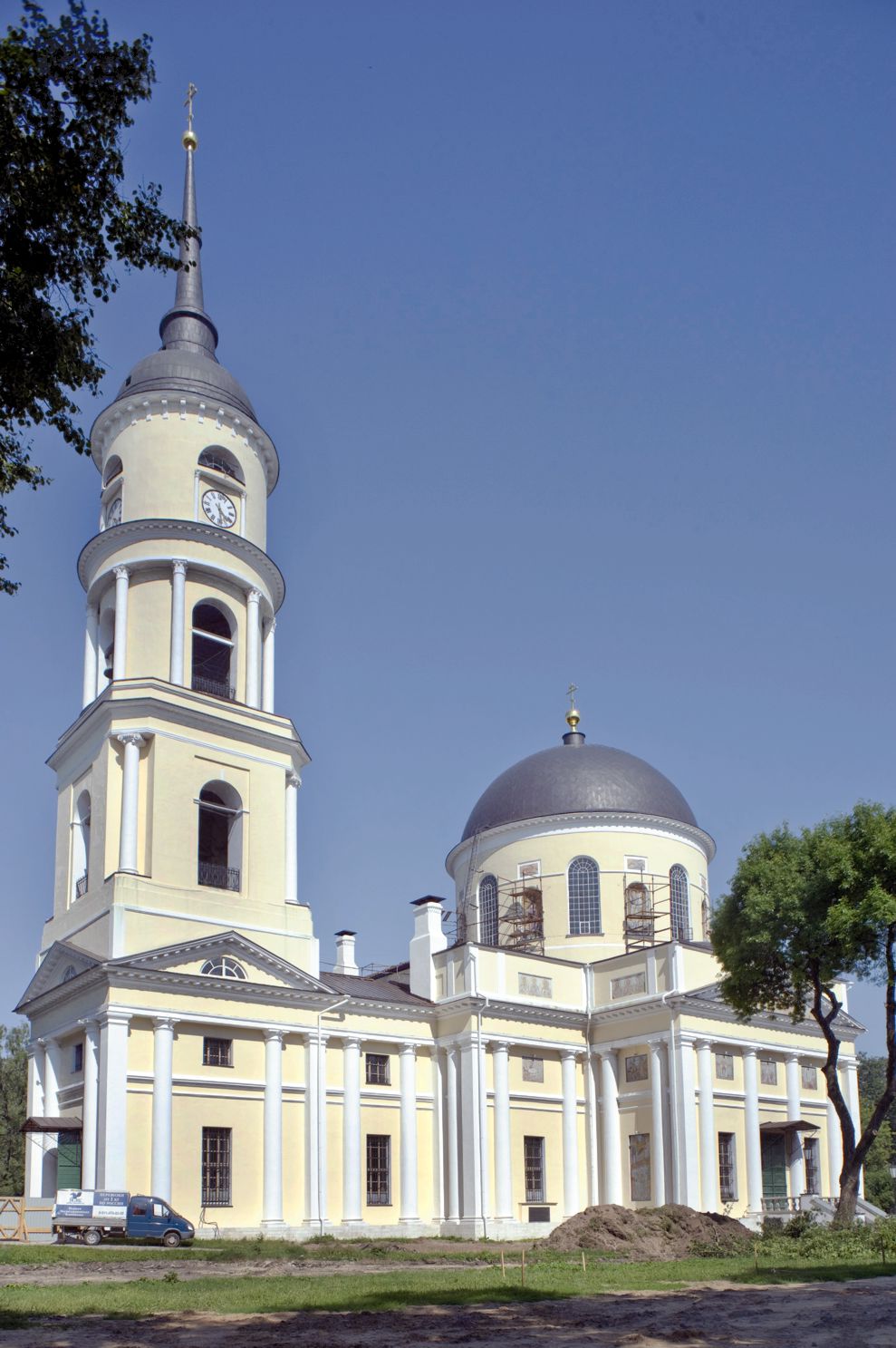 Kaluga
Russia. Kaluga Region
Cathedral of the TrinityStaryi Torg square
2010-07-15
© Photographs by William Brumfield