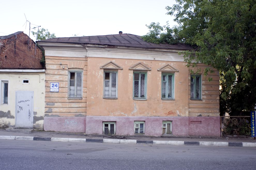 Калуга, г.
Россия. Калужская обл.
Каменное здание
2010-07-16
© Фотографии Уильяма Брумфилда