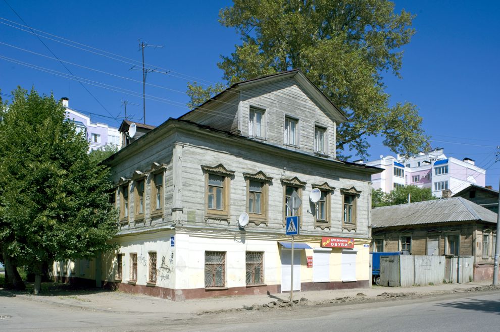 Калуга, г.
Россия. Калужская обл.
Дом
2010-07-17
© Фотографии Уильяма Брумфилда