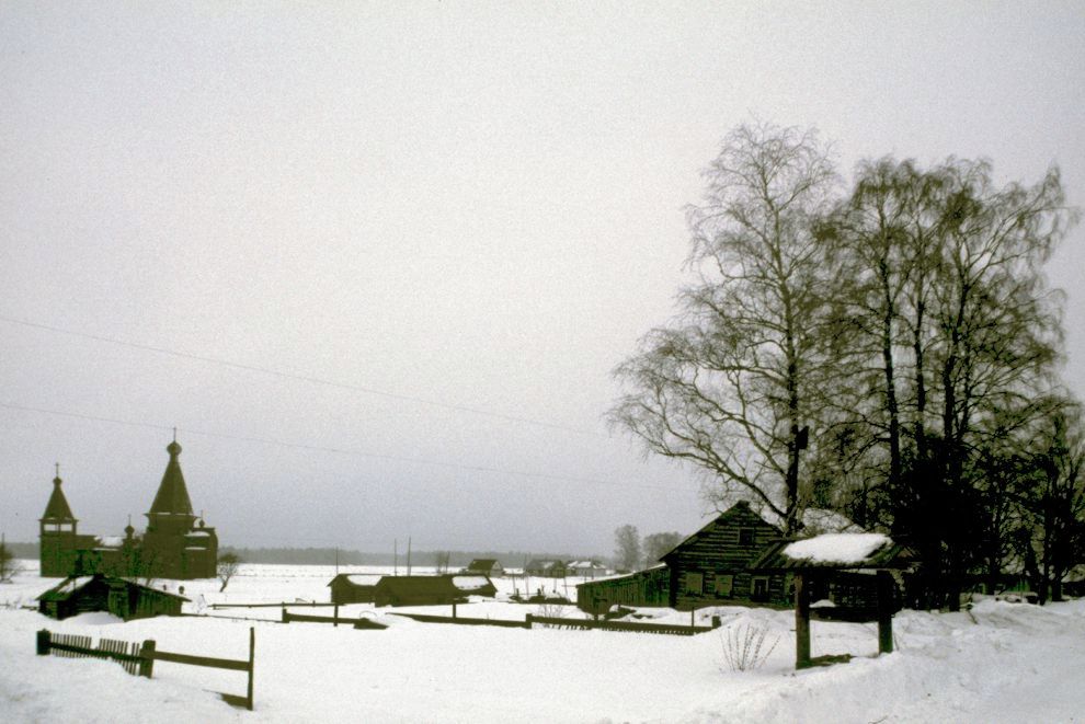 Saunino
Russia. Arkhangelsk Region. Kargopol District
Village panorama
1998-02-28
© Photographs by William Brumfield