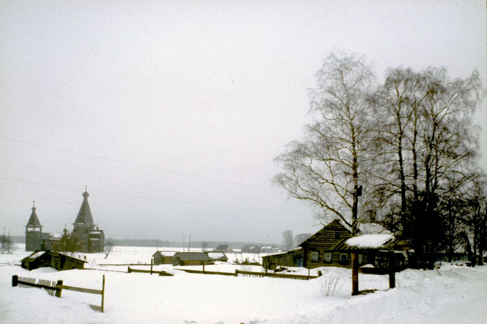 Saunino
Russia. Arkhangelsk Region. Kargopol District
Village panorama
1998-02-28
© Photographs by William Brumfield