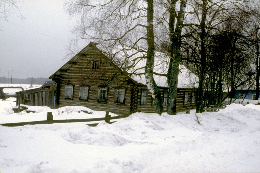 Saunino
Russia. Arkhangelsk Region. Kargopol District
Log house
1998-02-28
© Photographs by William Brumfield