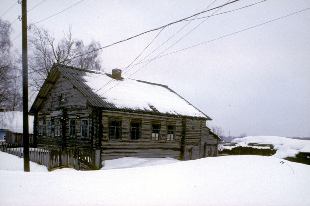 Saunino
Russia. Arkhangelsk Region. Kargopol District
Log house
1998-02-28
© Photographs by William Brumfield