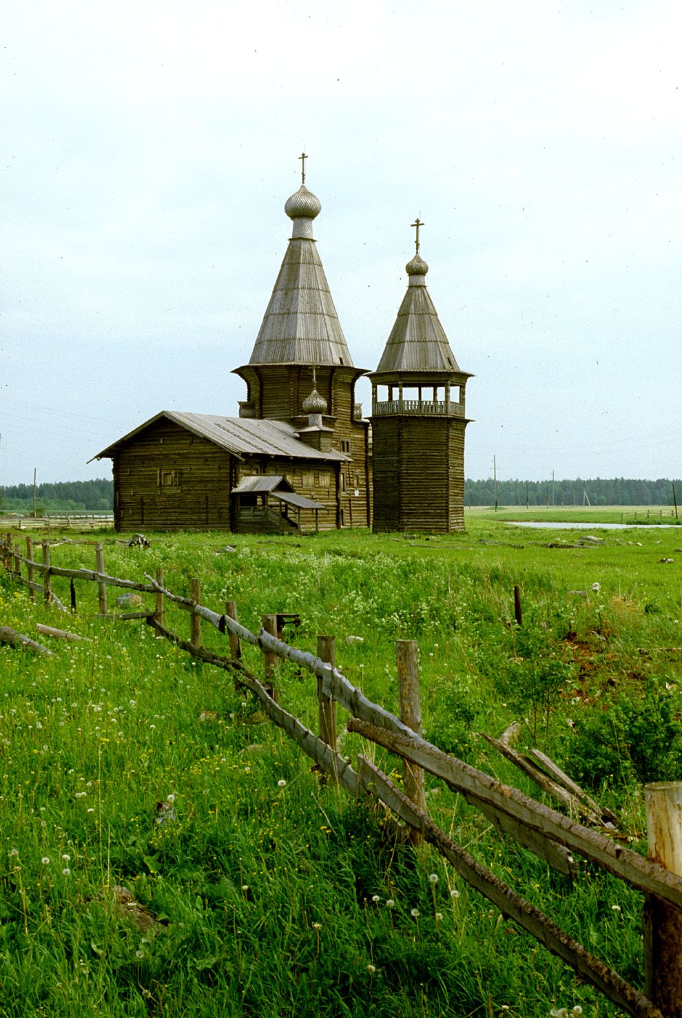 Saunino
Russia. Arkhangelsk Region. Kargopol District
Church of Saint John Chrysostome
1998-06-20
© Photographs by William Brumfield