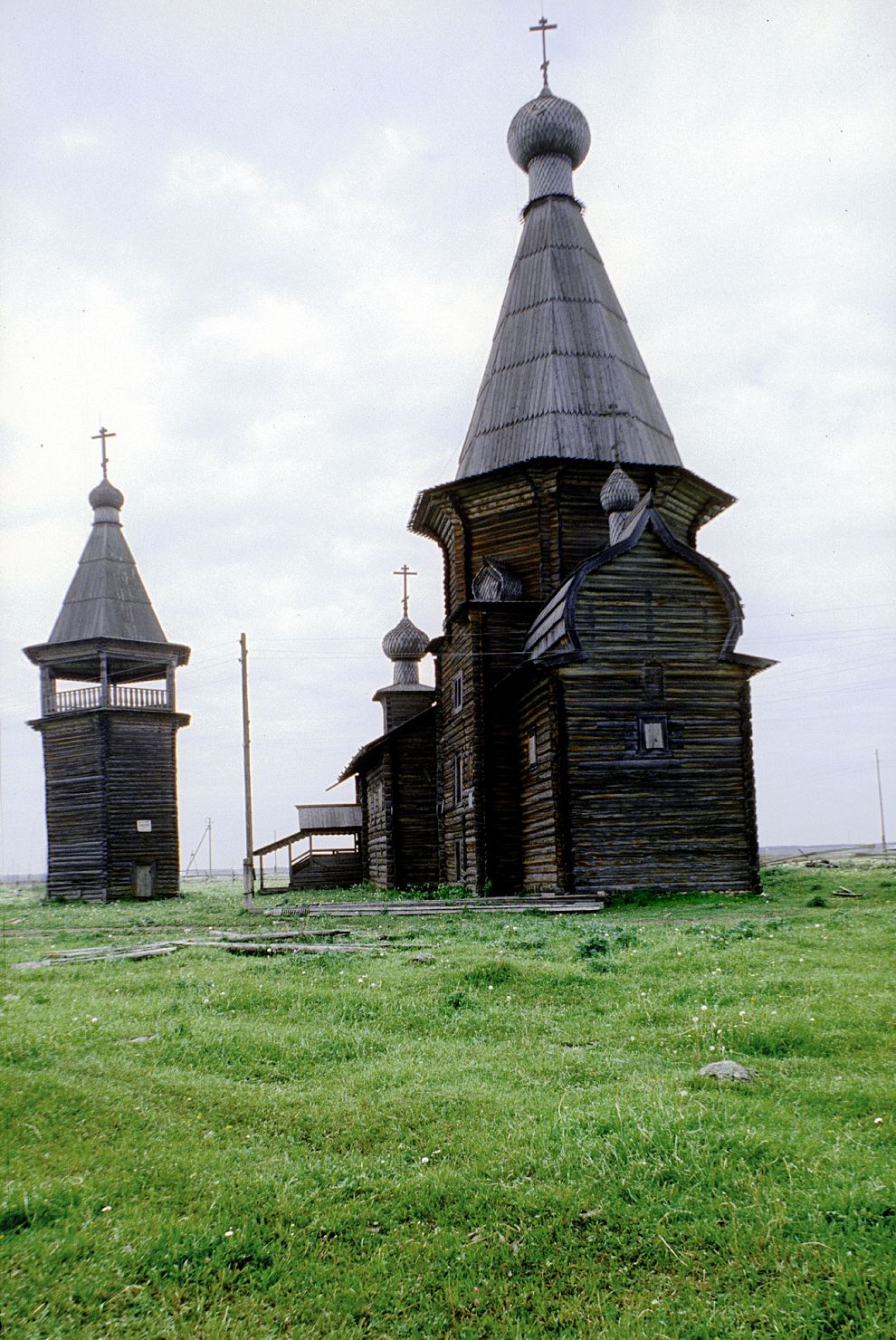 Saunino
Russia. Arkhangelsk Region. Kargopol District
Church of Saint John Chrysostome
1998-06-20
© Photographs by William Brumfield