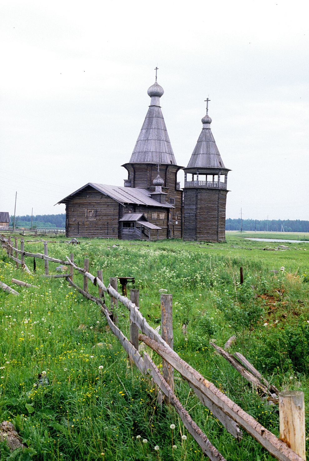 Saunino
Russia. Arkhangelsk Region. Kargopol District
Church of Saint John Chrysostome
1998-06-20
© Photographs by William Brumfield