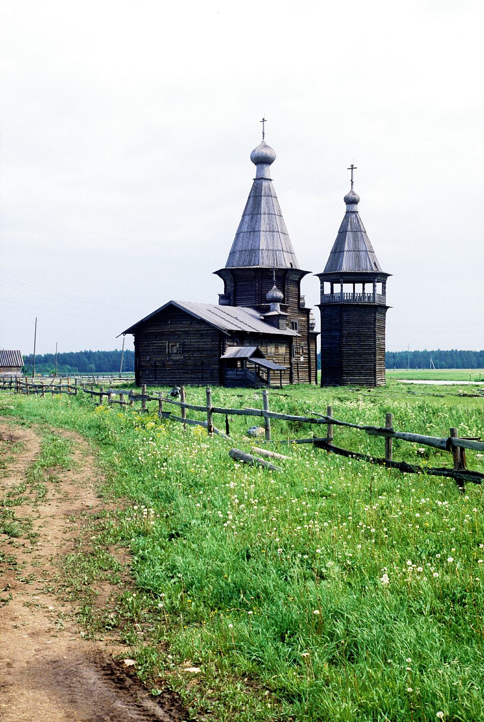 Saunino
Russia. Arkhangelsk Region. Kargopol District
Church of Saint John Chrysostome
1998-06-20
© Photographs by William Brumfield