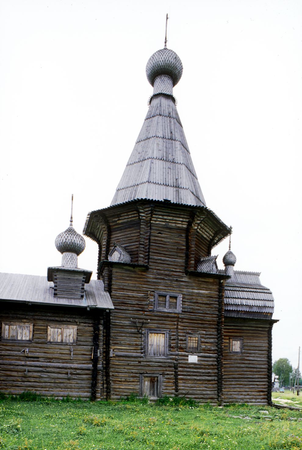 Saunino
Russia. Arkhangelsk Region. Kargopol District
Church of Saint John Chrysostome
1998-06-20
© Photographs by William Brumfield