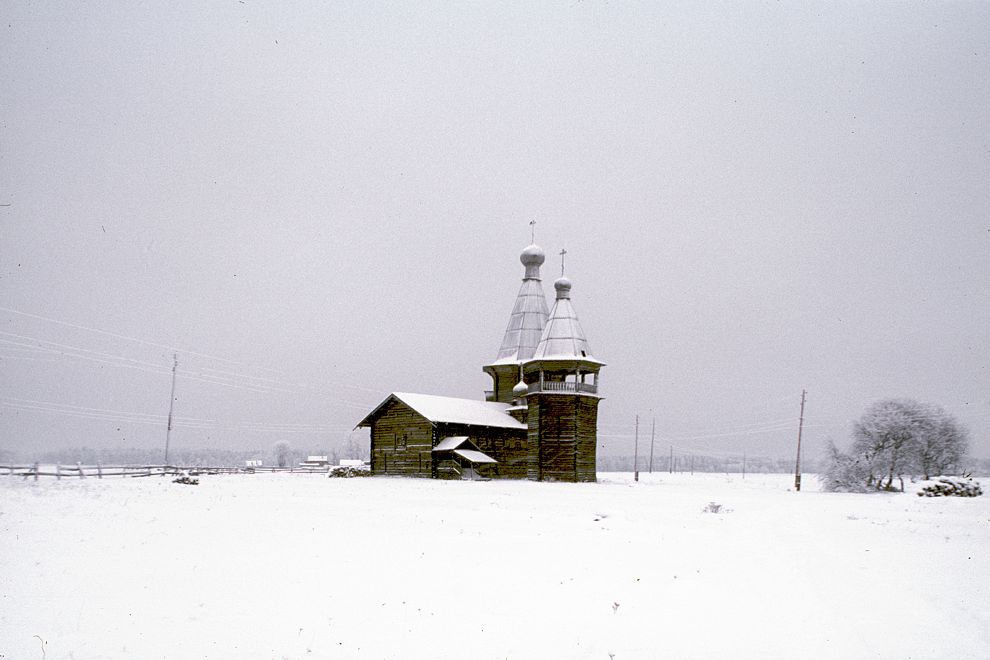 Saunino
Russia. Arkhangelsk Region. Kargopol District
Church of Saint John Chrysostome
1999-01-04
© Photographs by William Brumfield