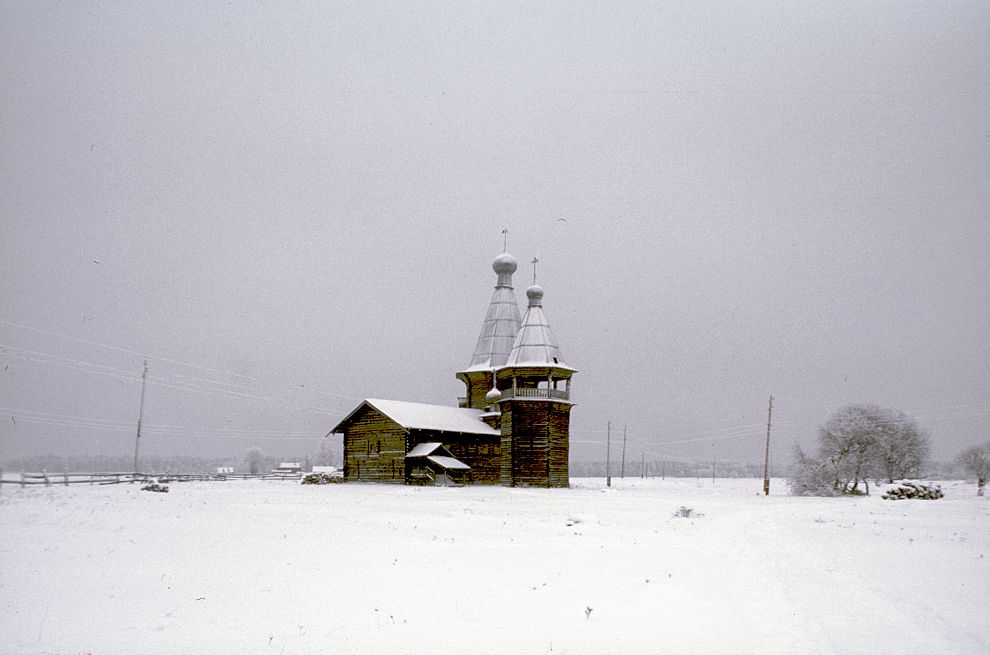 Saunino
Russia. Arkhangelsk Region. Kargopol District
Church of Saint John Chrysostome
1999-01-04
© Photographs by William Brumfield