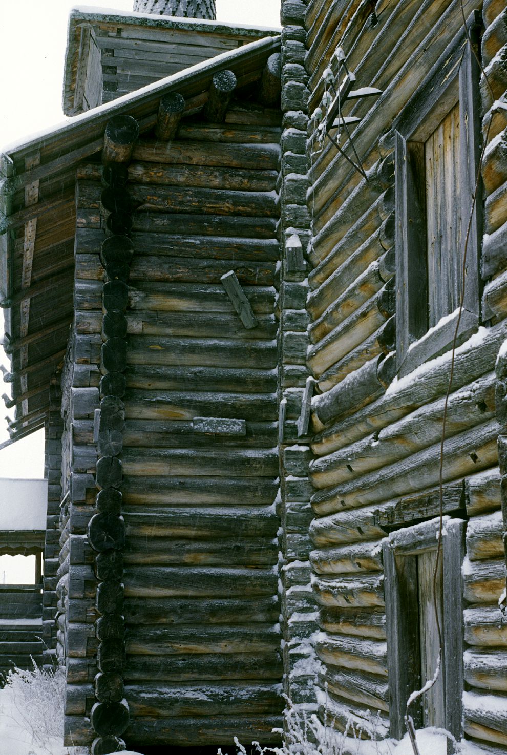 Saunino
Russia. Arkhangelsk Region. Kargopol District
Church of Saint John Chrysostome
1999-01-04
© Photographs by William Brumfield