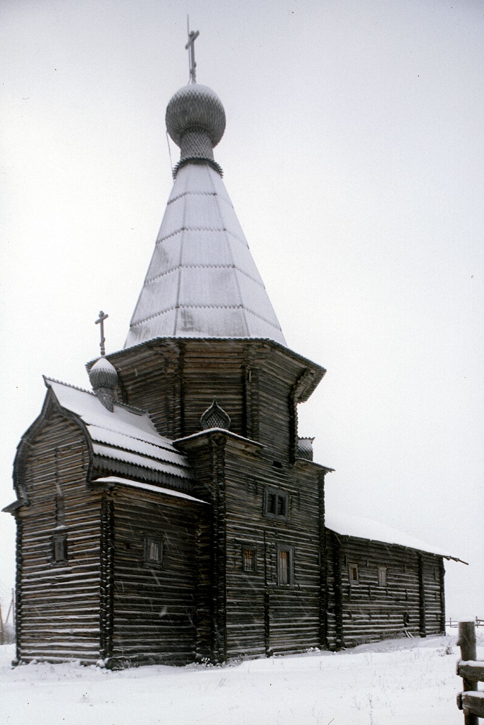 Saunino
Russia. Arkhangelsk Region. Kargopol District
Church of Saint John Chrysostome
1999-01-04
© Photographs by William Brumfield