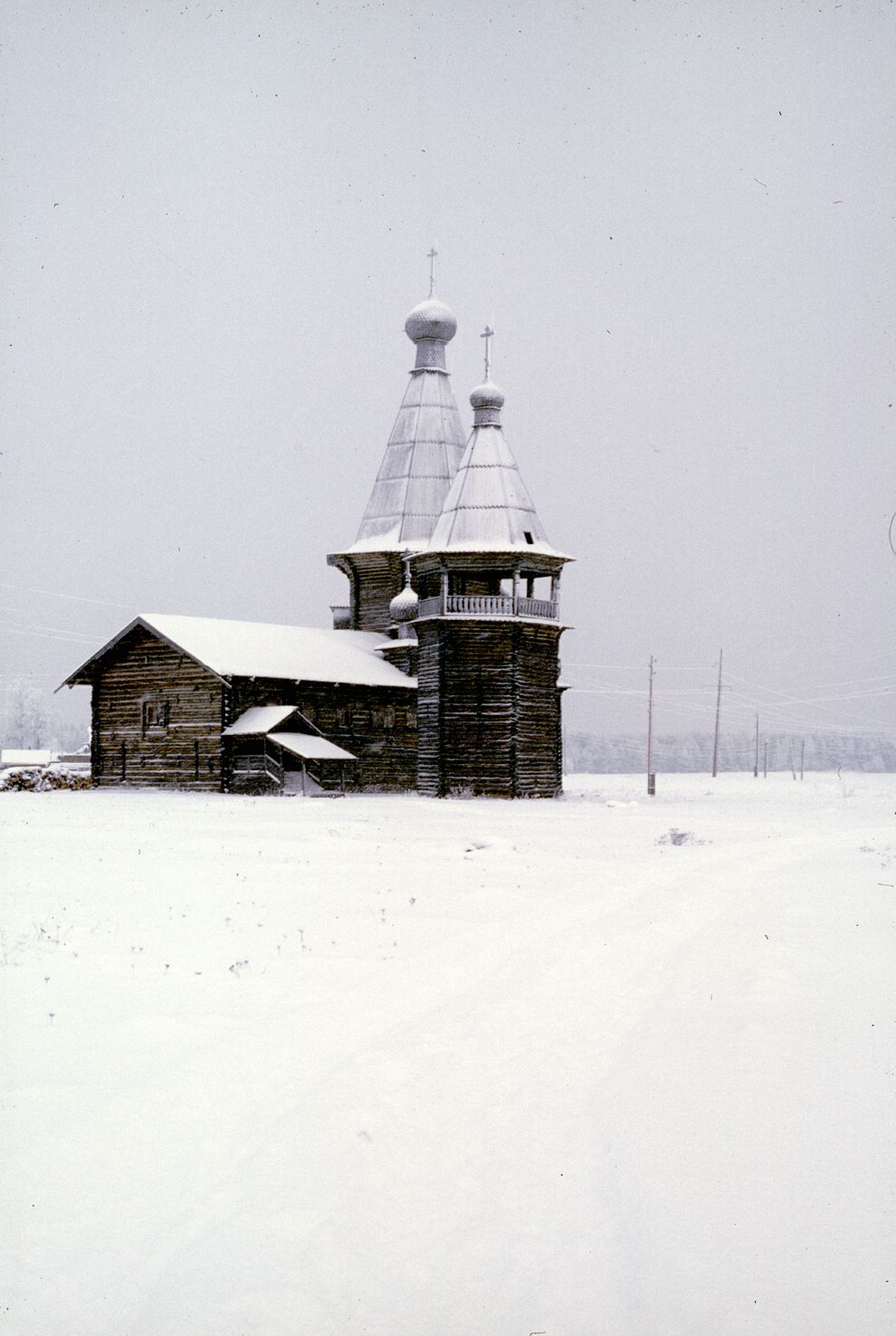 Saunino
Russia. Arkhangelsk Region. Kargopol District
Church of Saint John Chrysostome
1999-01-04
© Photographs by William Brumfield