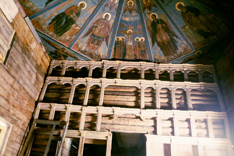 Saunino
Russia. Arkhangelsk Region. Kargopol District
Church of Saint John Chrysostome
Interior, with painted ceiling (nebo)
1998-02-28
© Photographs by William Brumfield