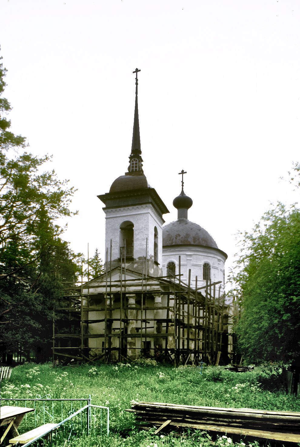 Bol`shaia Shalga
Russia. Arkhangelsk Region. Kargopol District
Church of the Intercession
1998-06-23
© Photographs by William Brumfield