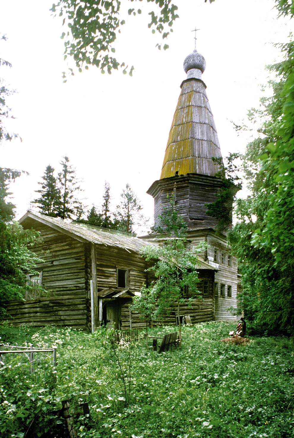 Большая Шалга (Казаково), д. (Павловское МО)
Россия. Архангельская обл.. Каргопольский р-н
Церковь Рождества Христова
1998-06-23
© Фотографии Уильяма Брумфилда