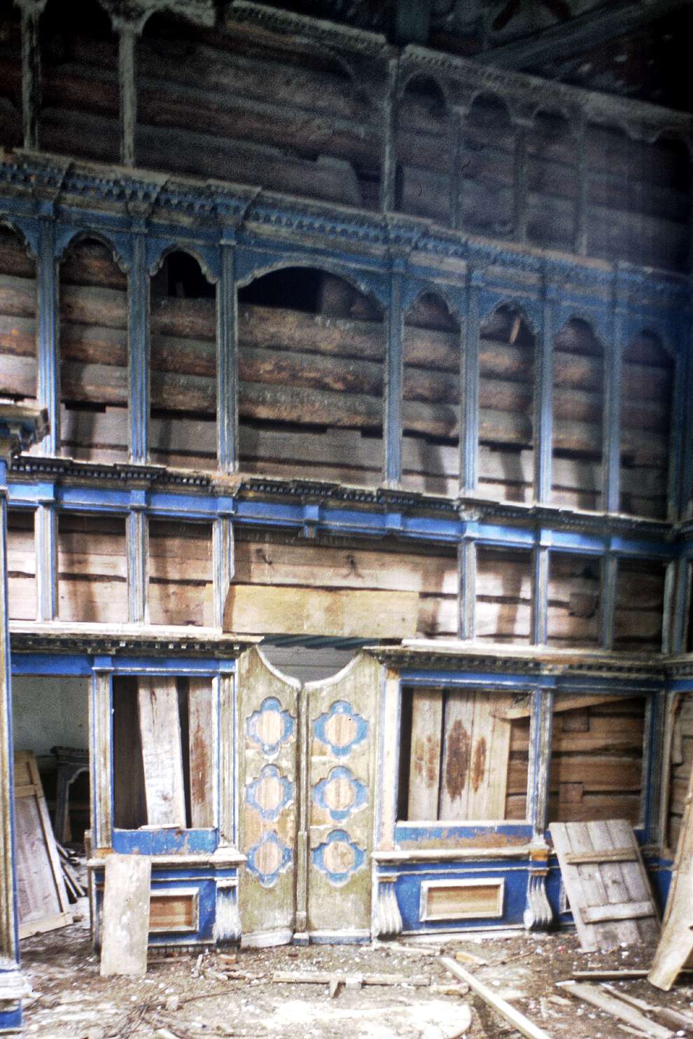 Bol`shaia Shalga
Russia. Arkhangelsk Region. Kargopol District
Church of the Nativity of Christ
Interior. Iconostasis
1998-06-23
© Photographs by William Brumfield