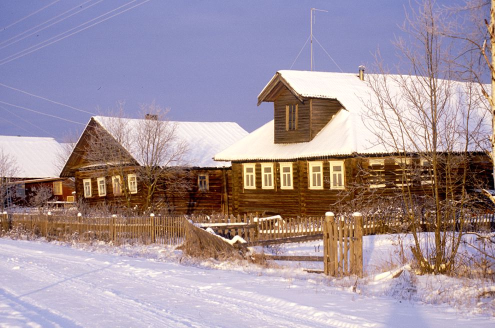 Patrovskaia
Russia. Arkhangelsk Region. Kargopol District
Log house
1999-11-26
© Photographs by William Brumfield