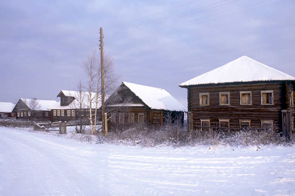 Patrovskaia
Russia. Arkhangelsk Region. Kargopol District
Log house
1999-11-26
© Photographs by William Brumfield