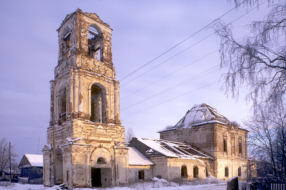 Ukhta
Russia. Arkhangelsk Region. Kargopol District
Church of Trinity
1999-11-26
© Photographs by William Brumfield