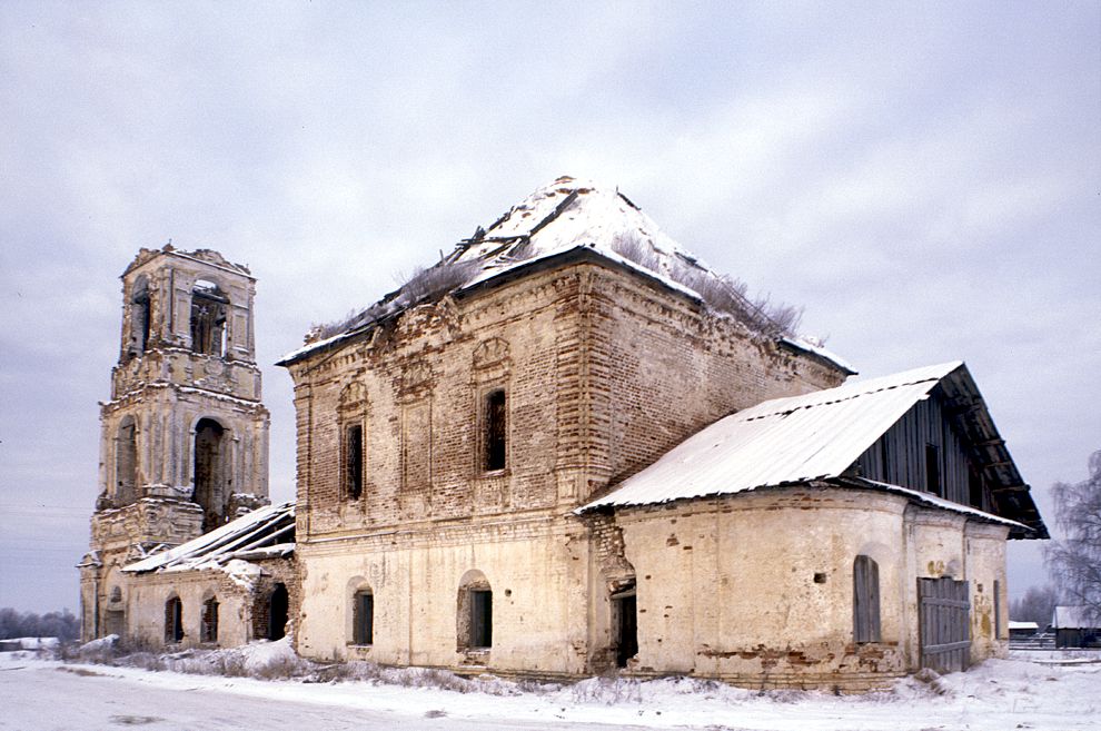 Ukhta
Russia. Arkhangelsk Region. Kargopol District
Church of Trinity
1999-11-26
© Photographs by William Brumfield