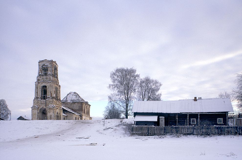 Ukhta
Russia. Arkhangelsk Region. Kargopol District
Church of Trinity
1999-11-26
© Photographs by William Brumfield