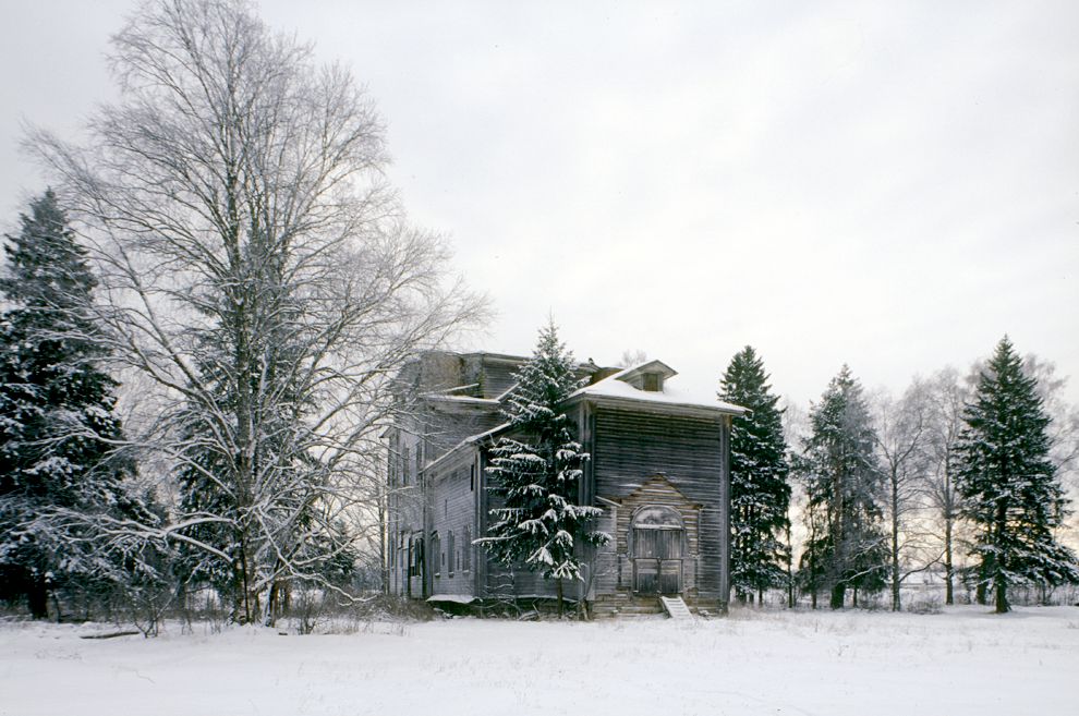 Lovzanga
Russia. Arkhangelsk Region. Kargopol District
Log church of Saint Nicholas
1999-11-26
© Photographs by William Brumfield