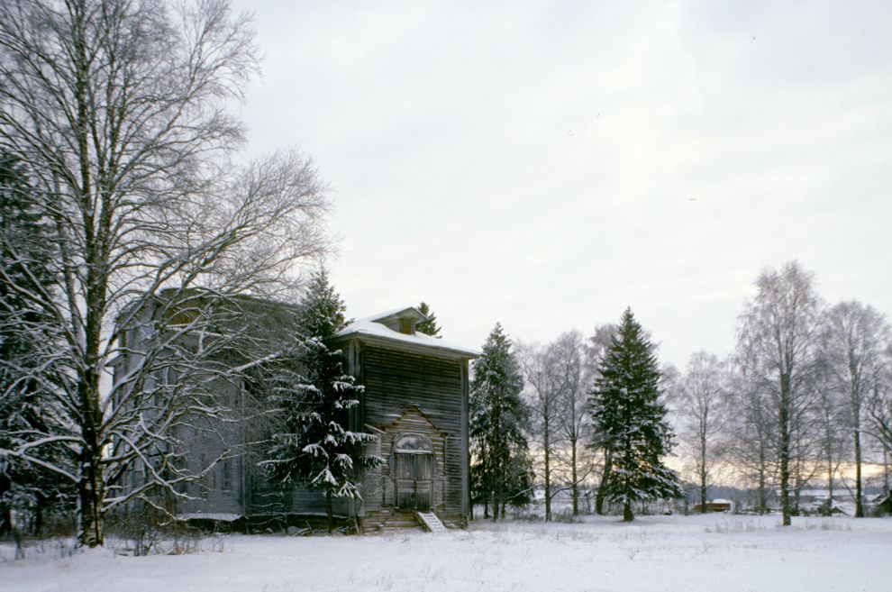 Lovzanga
Russia. Arkhangelsk Region. Kargopol District
Log church of Saint Nicholas
1999-11-26
© Photographs by William Brumfield