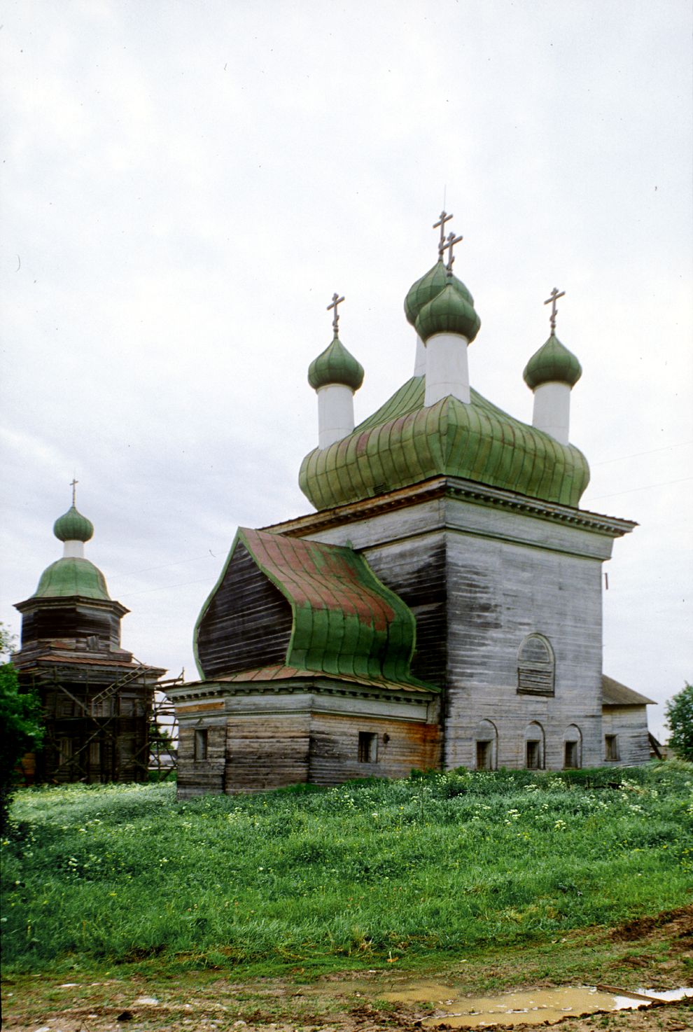 Arkhangelo
Russia. Arkhangelsk Region. Kargopol District
Church of the Purification
1998-06-22
© Photographs by William Brumfield