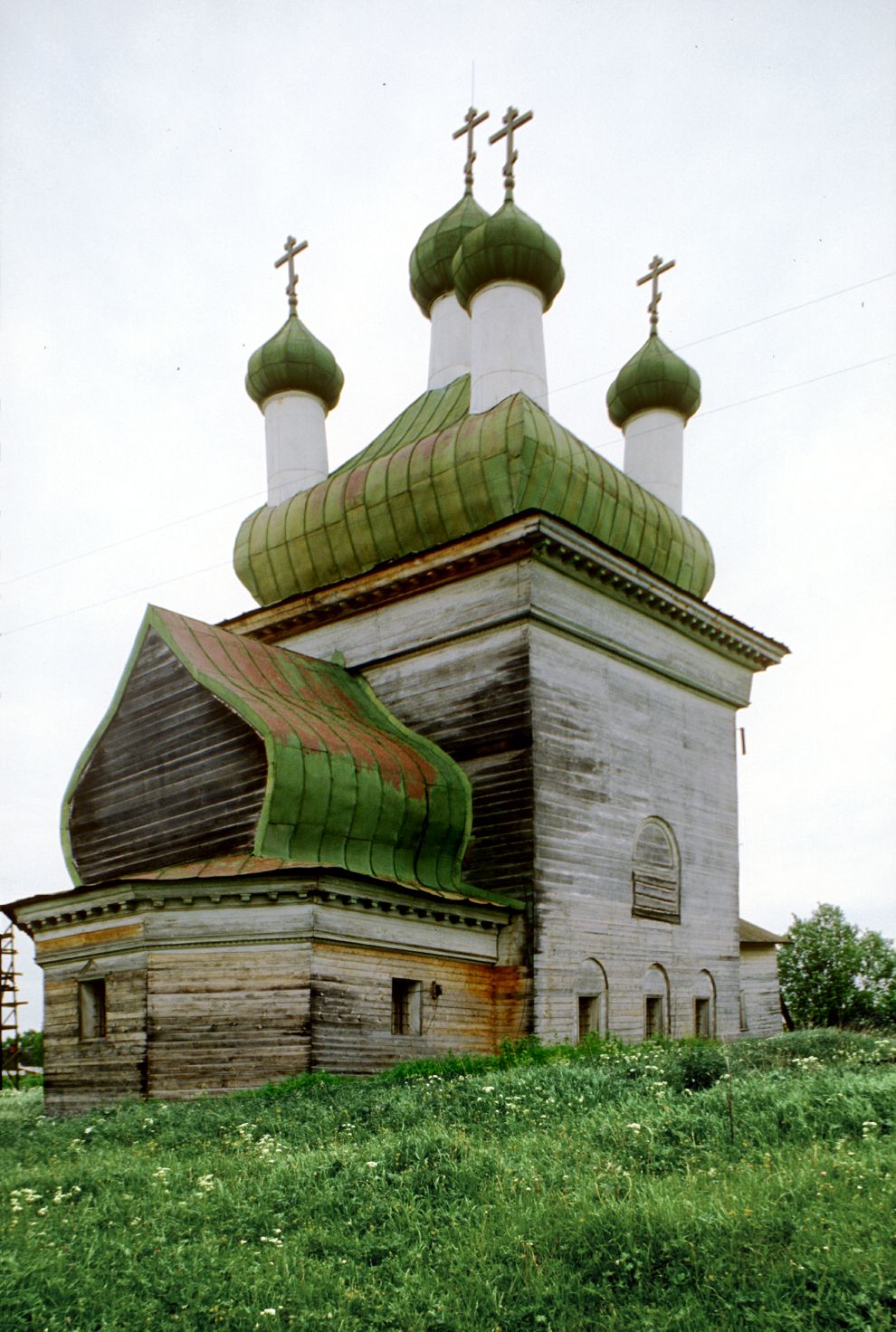 Arkhangelo
Russia. Arkhangelsk Region. Kargopol District
Church of the Purification
1998-06-22
© Photographs by William Brumfield