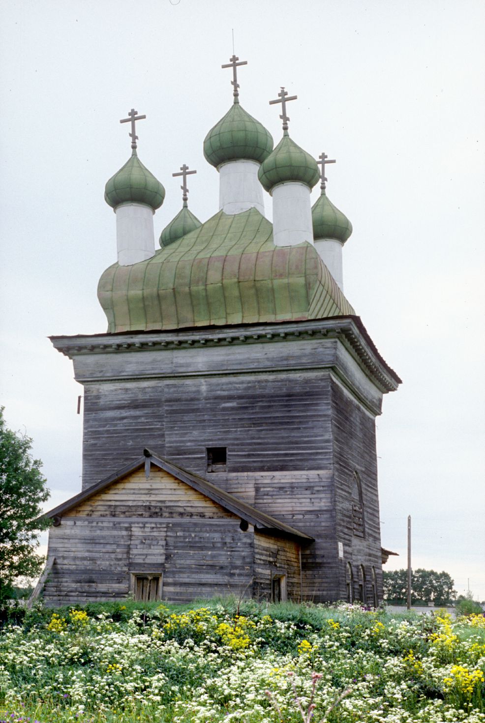 Arkhangelo
Russia. Arkhangelsk Region. Kargopol District
Church of the Purification
1998-06-22
© Photographs by William Brumfield