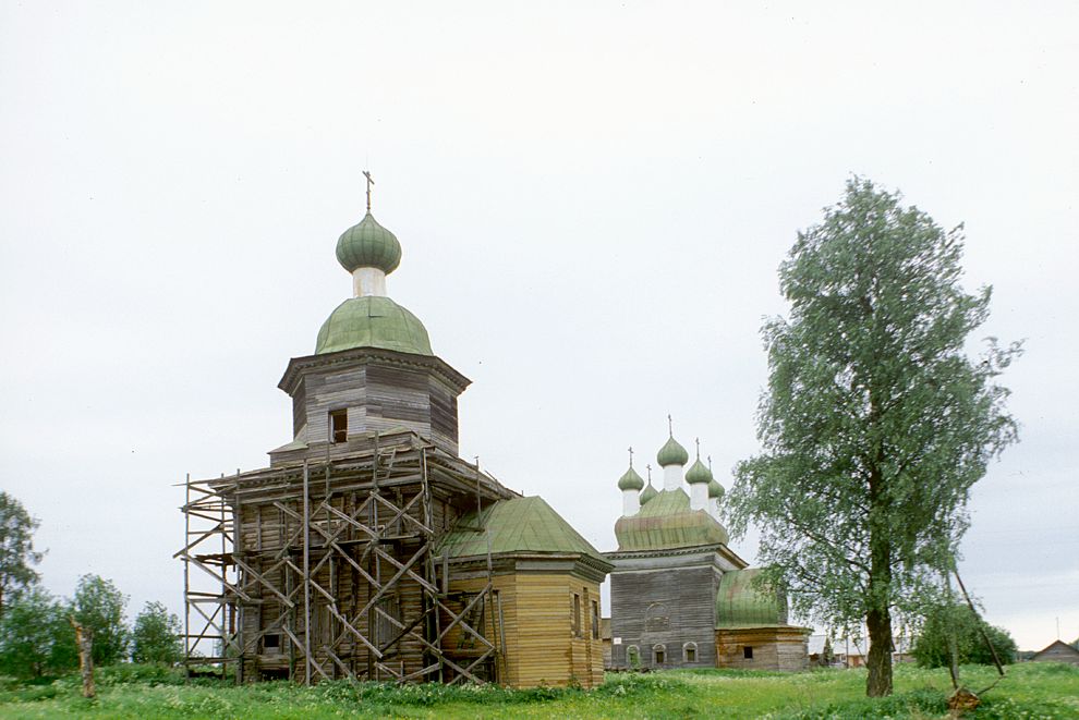 Arkhangelo
Russia. Arkhangelsk Region. Kargopol District
Church of the Purification
1998-06-22
© Photographs by William Brumfield