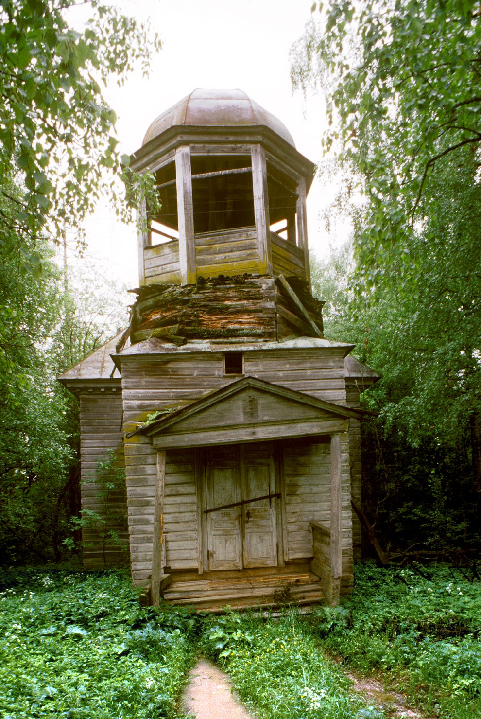 Troitsa
Russia. Arkhangelsk Region. Kargopol District
Old believer wooden church of Saint John the Divine
1998-06-22
© Photographs by William Brumfield