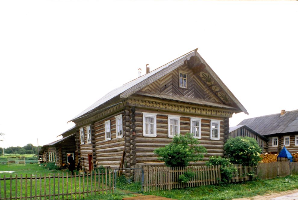 Markovskaia
Russia. Arkhangelsk Region. Kargopol District
Log house
1998-06-22
© Photographs by William Brumfield