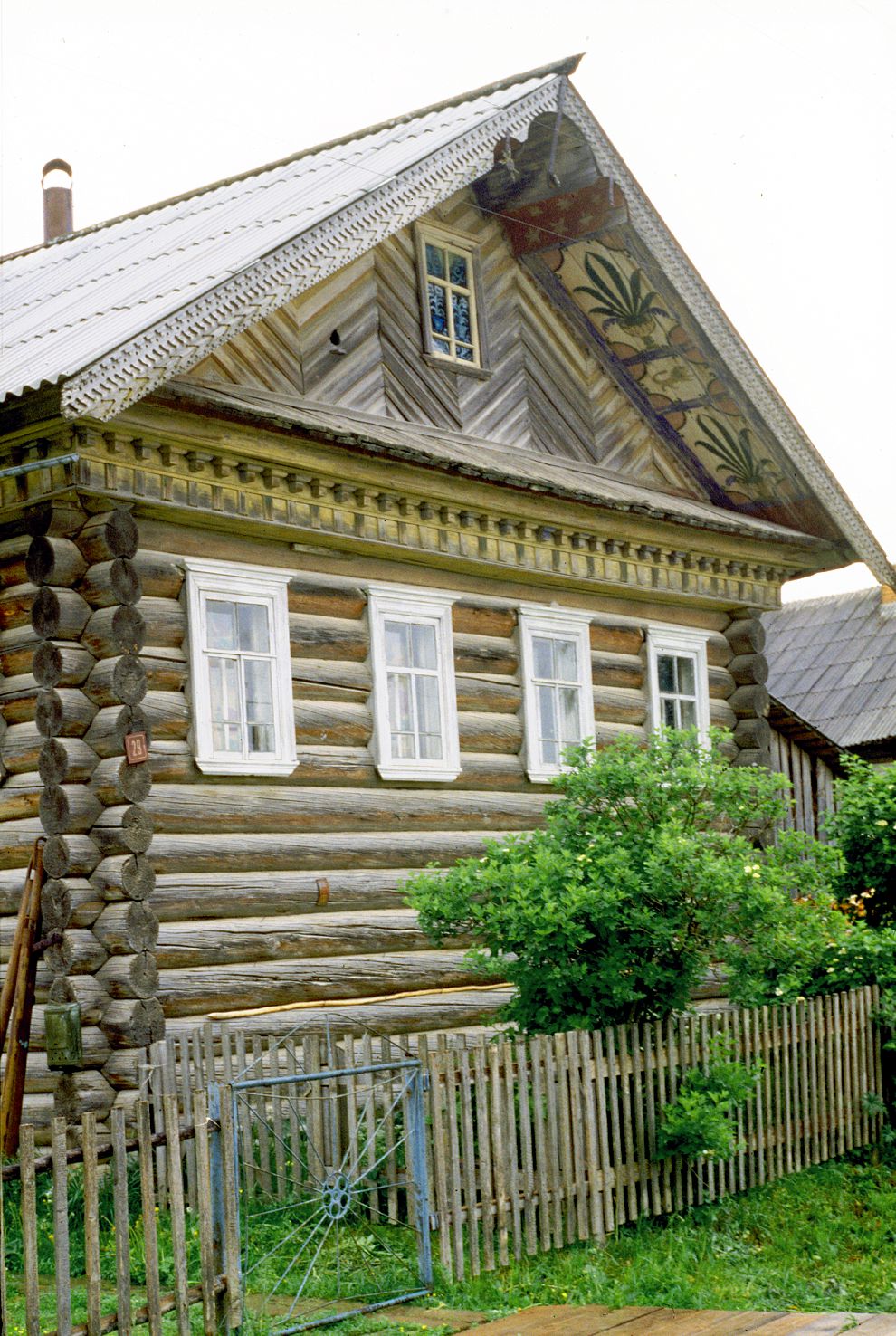 Markovskaia
Russia. Arkhangelsk Region. Kargopol District
Log house
1998-06-22
© Photographs by William Brumfield