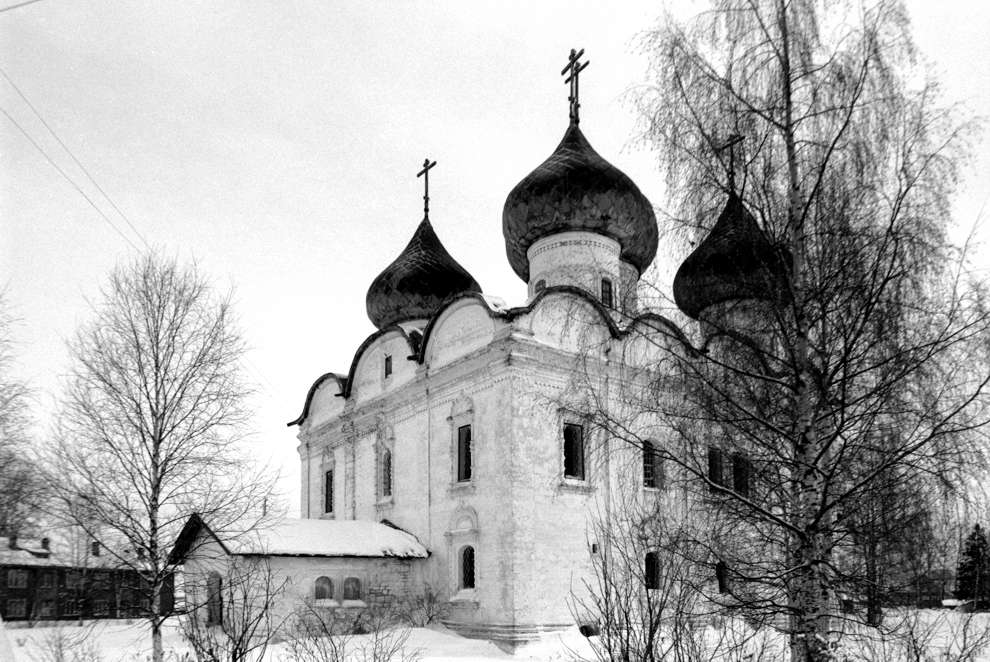 Kargopol
Russia. Arkhangelsk Region. Kargopol District
Church of the Resurrection
1998-02-27
© Photograph by William Brumfield