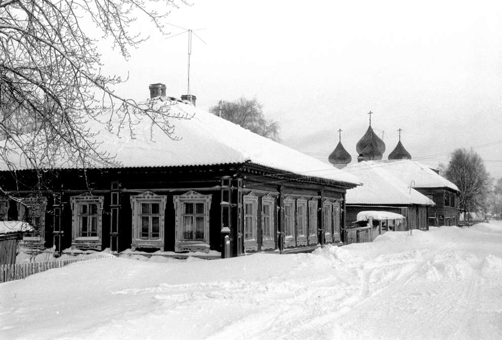 Каргополь, г.
Россия. Архангельская обл.. Каргопольский р-н
Жилой дом, вторая половина 19 века
1998-02-27
© Фотография Уильяма Брумфилда