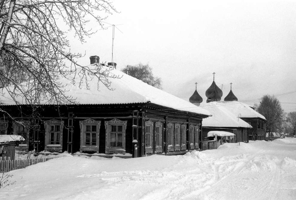 Каргополь, г.
Россия. Архангельская обл.. Каргопольский р-н
Жилой дом, вторая половина 19 века
1998-02-27
© Фотография Уильяма Брумфилда