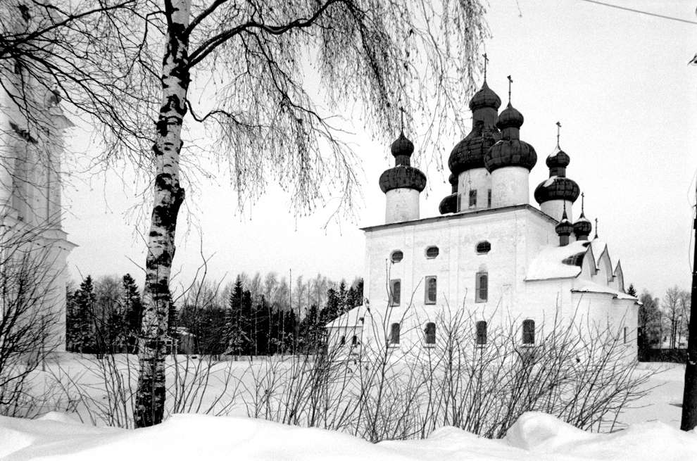 Kargopol
Russia. Arkhangelsk Region. Kargopol District
Church of the Nativity of John the BaptistSobornaia Square
1998-02-27
© Photograph by William Brumfield