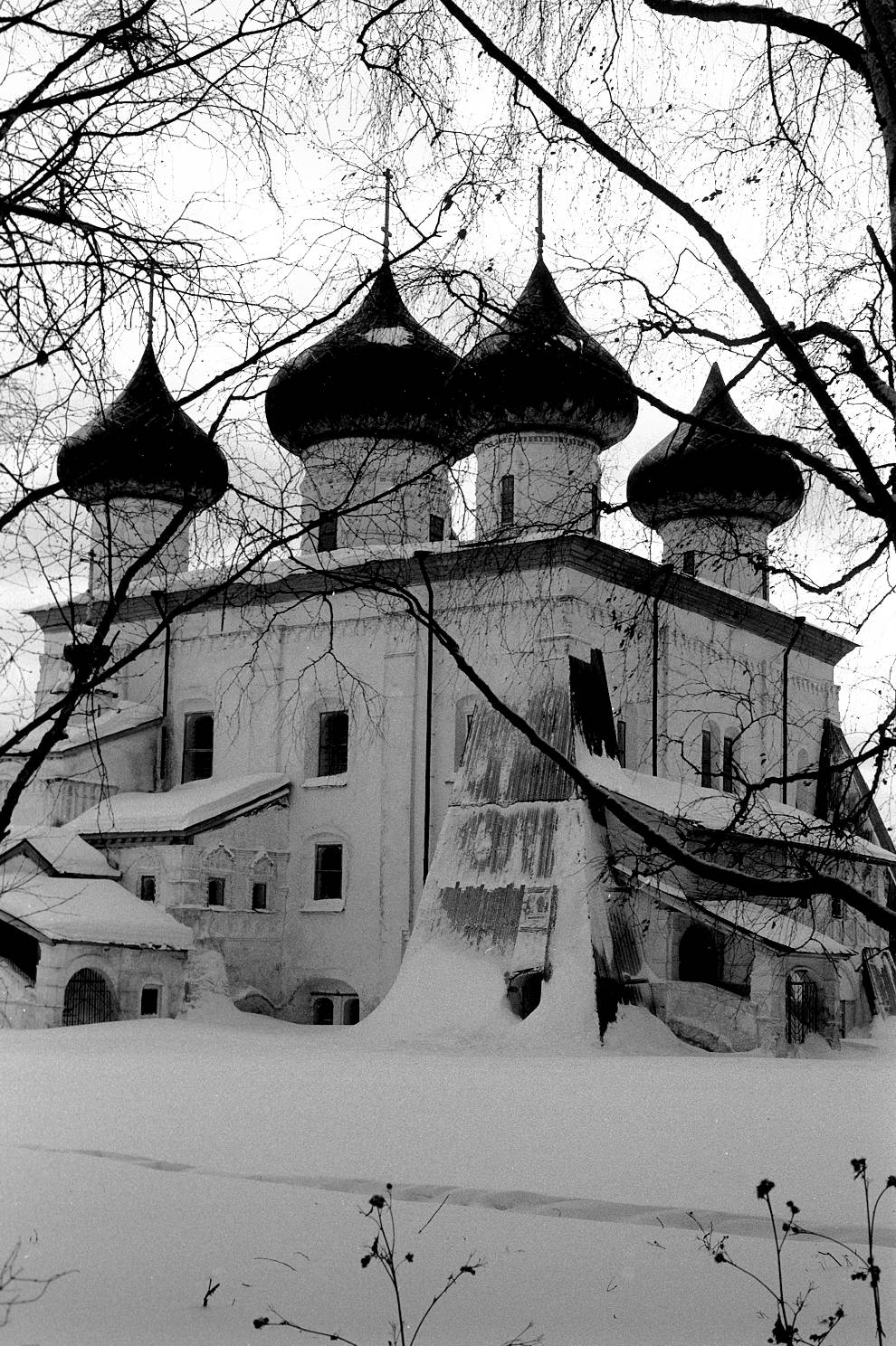 Каргополь, г.
Россия. Архангельская обл.. Каргопольский р-н
Собор Рождества ХристоваНабережная Баранова
1998-02-27
© Фотография Уильяма Брумфилда